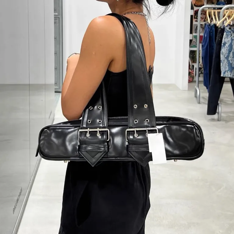 2024 new product Internet celebrity with the same fashionable and versatile dark wide strap, pin buckle baguette design, hand-held cross-body bag tide