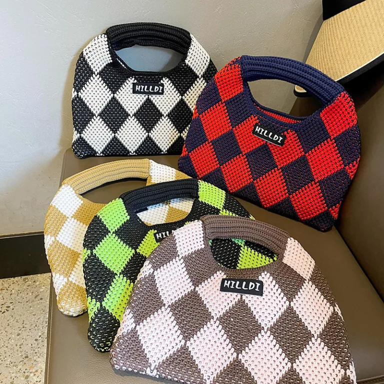 Korean version niche design hand-woven checkerboard knitted handbag, go out on the street, large-capacity wrist bag, women's bag