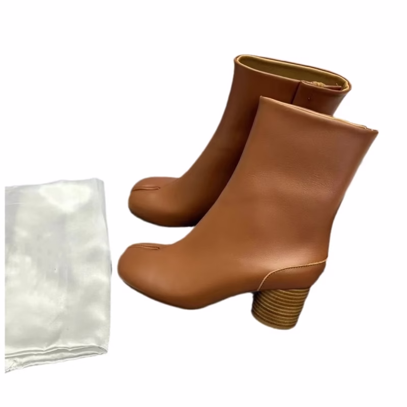 Internet celebrity's same fashion split-toe boots, women's 2024 new horseshoe high-heeled boots, fashionable all-match pig-footed mid-boots - Image 2