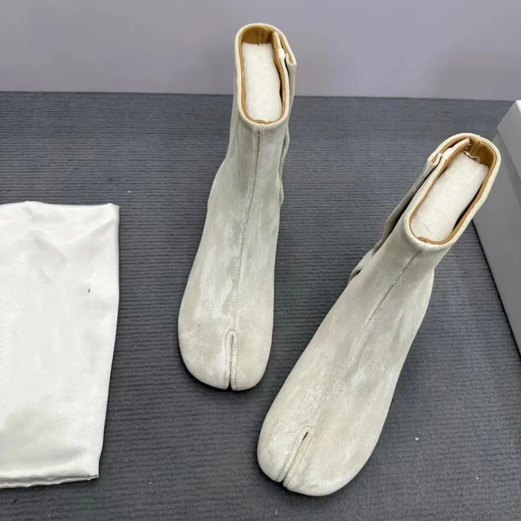 Internet celebrity's same fashion split-toe boots, women's 2024 new horseshoe high-heeled boots, fashionable all-match pig-footed mid-boots - Image 6