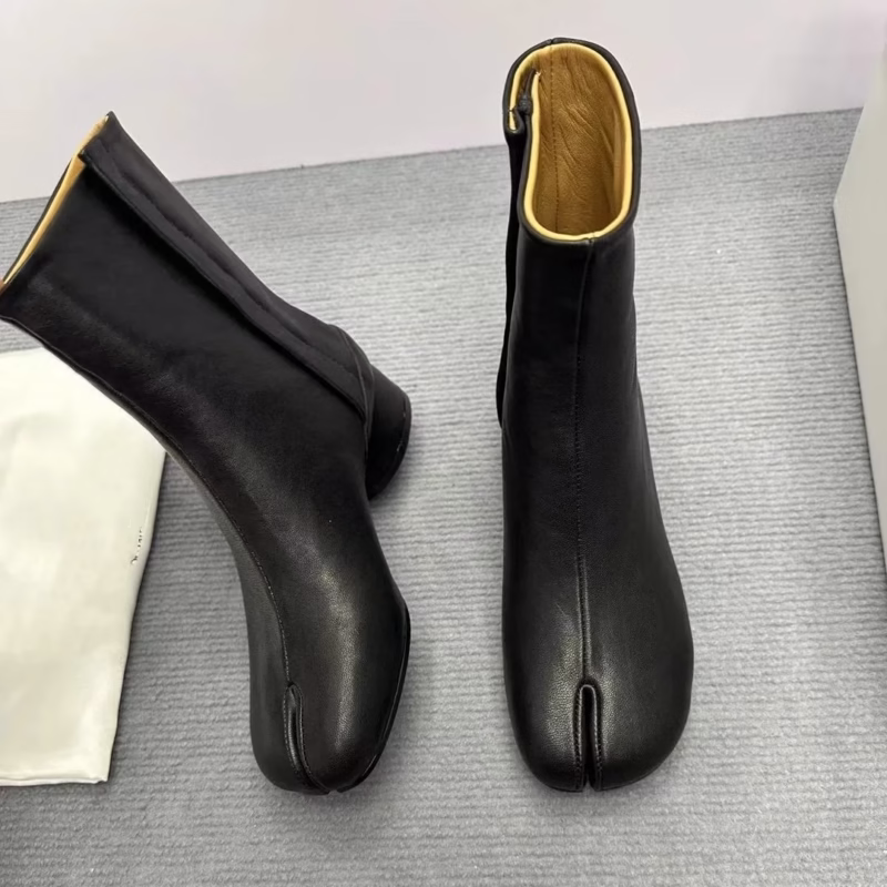 Internet celebrity's same fashion split-toe boots, women's 2024 new horseshoe high-heeled boots, fashionable all-match pig-footed mid-boots