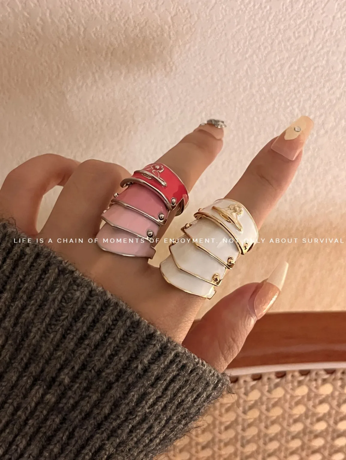 The same color paint four section armour saturn niche punk couple rings - Image 2