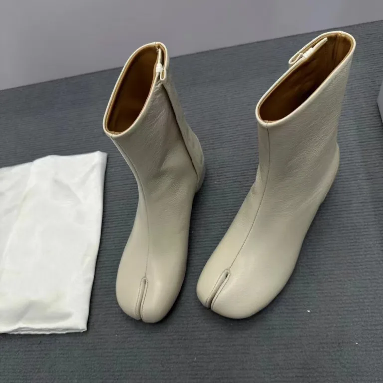 Internet celebrity's same fashion split-toe boots, women's 2024 new horseshoe high-heeled boots, fashionable all-match pig-footed mid-boots - Image 5