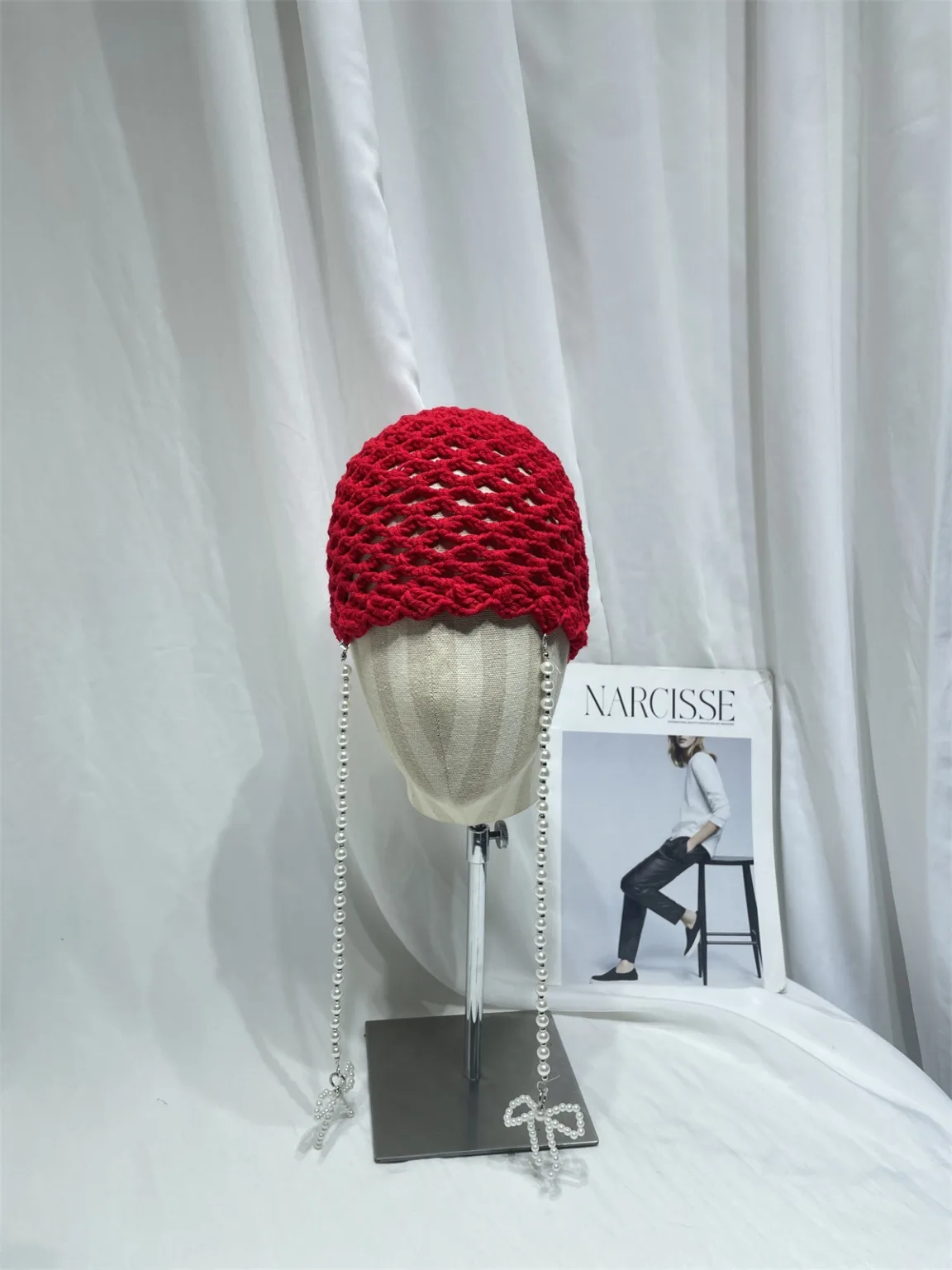 Niche design pearl chain bow hollow knitted woolen hat women's handmade head hat melon leather hat show small face - Image 5