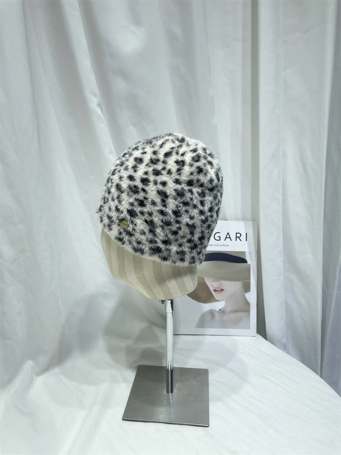 Korean version of retro leopard plush pullover hat women's autumn and winter face small soft casual knitted cold hat warm earmuff - Image 3
