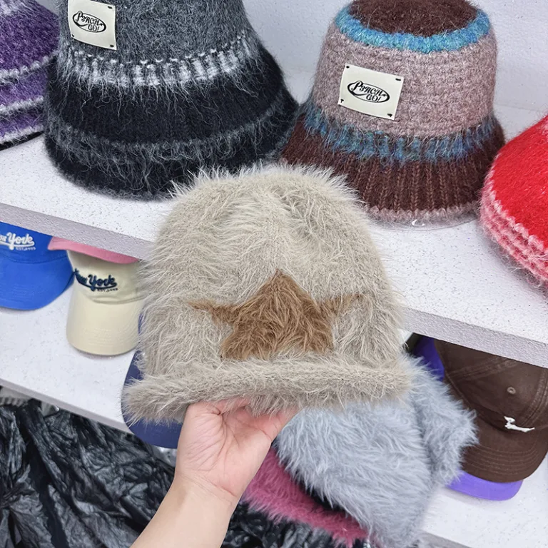 Wholesale South Korea 2024 new autumn and winter five-pointed star pattern plush knitted hat men's and women's Korean version rolled-edged earmuffs