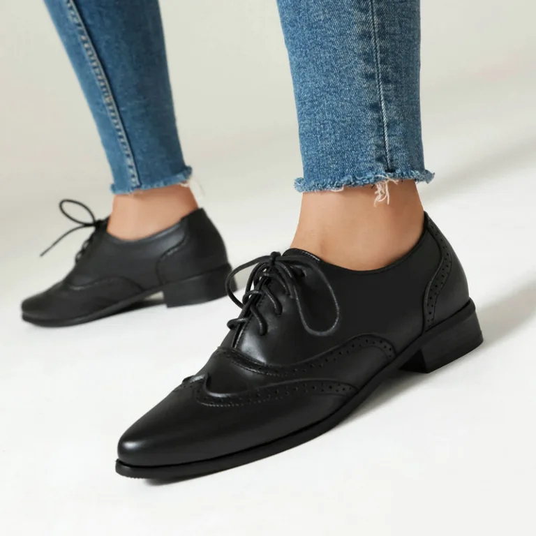 Pointed toe thick-heeled single shoes women's spring and autumn thick-heeled low-heeled front lace-up deep-mouth retro Brock small leather shoes women's single shoes - Image 3
