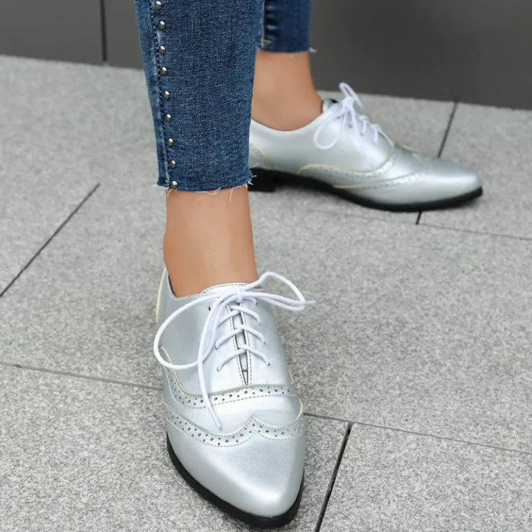Pointed toe thick-heeled single shoes women's spring and autumn thick-heeled low-heeled front lace-up deep-mouth retro Brock small leather shoes women's single shoes
