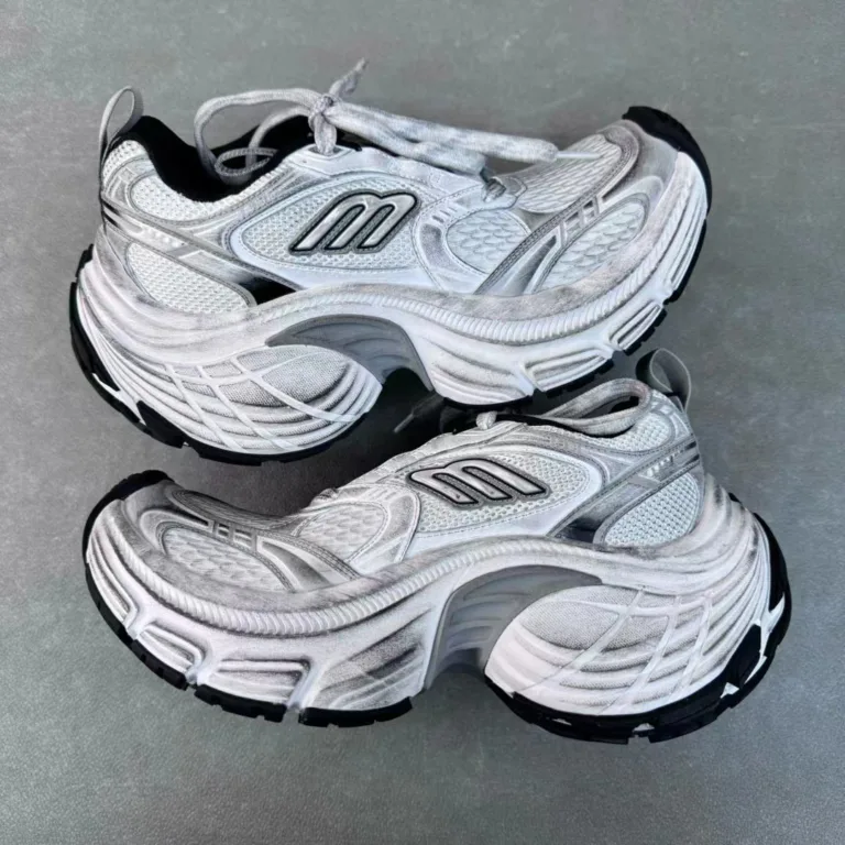 Paris's new catwalk, old, height-enhancing, vintage, dirty, 10xl dad shoes, couple shoes - Image 9