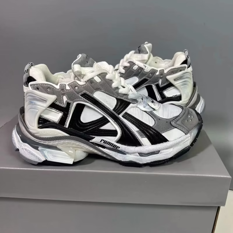 Paris 7.5 generation Runner retro old dirty cloth breathable thick-soled dad shoes for men and women