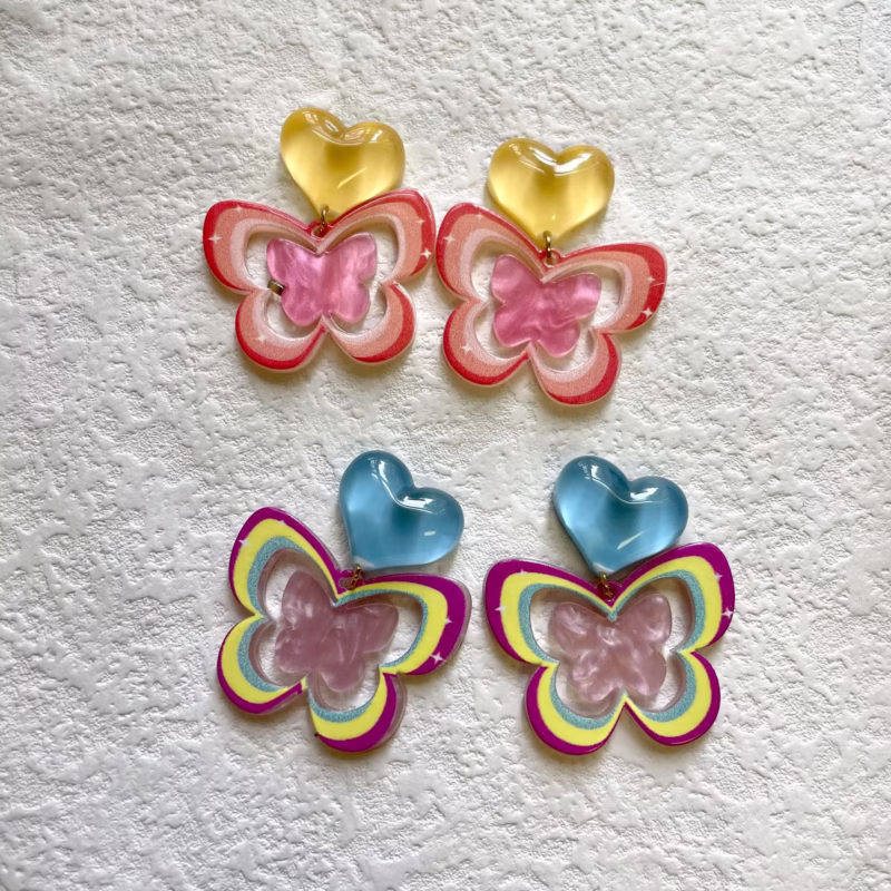 Girl's love butterfly earrings, feminine design, contrasting color studs, 2022 new fashion earrings, ear clips