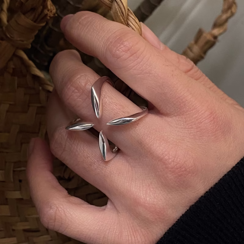 Niche minimalist S925 sterling silver four-leaf clover ring design geometric index finger ring silver high- end ring for women - Image 4