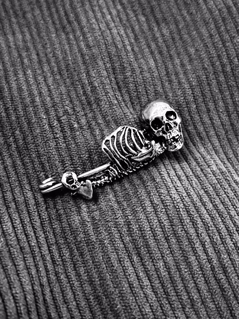 Cross-border European and American punk style Halloween retro skull pin dark goth brooch clothing waist accessories - Image 7