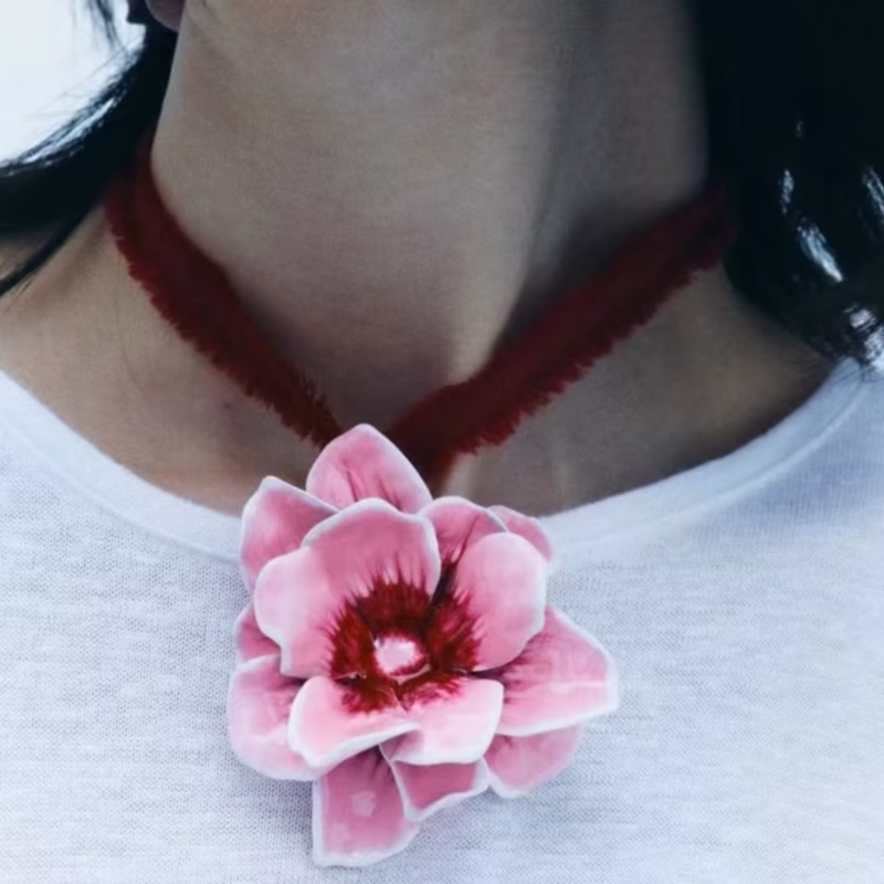 A European and American summer fashionable personality dripping oil petal standing system with necklace light luxury versatile pendant flower collarbone chain - Image 2