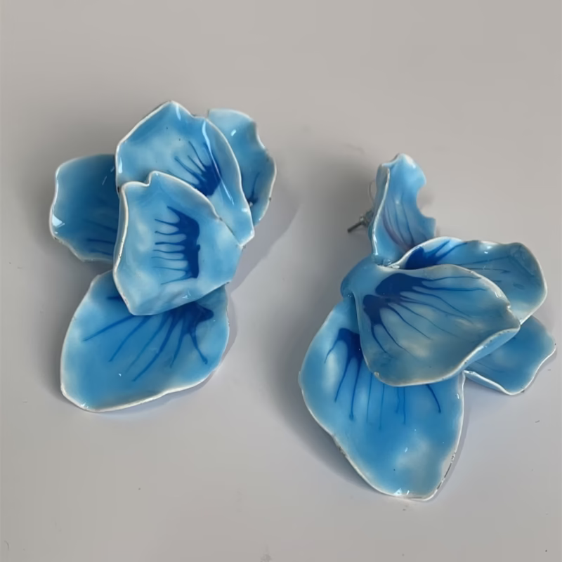 A European and American summer fashionable personality dripping oil petal standing system with necklace light luxury versatile pendant flower collarbone chain - Image 9