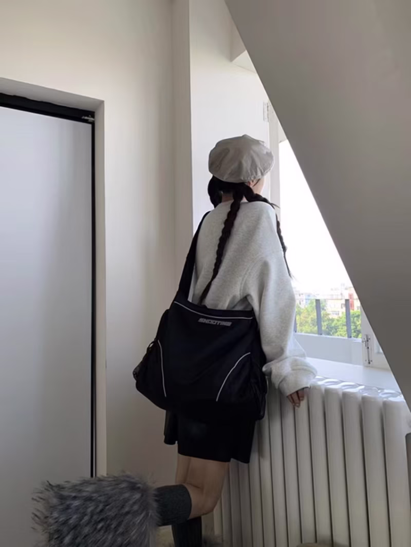 Super good-looking 2023 autumn and winter new Korean fashion brand sports style large-capacity casual black cross-body bag - Image 7
