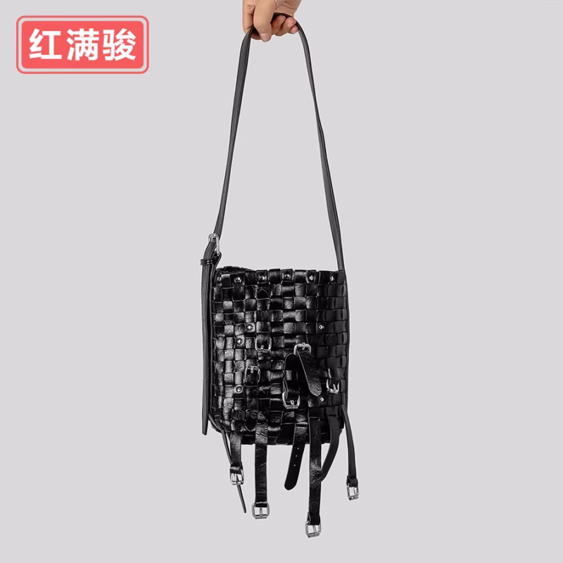 Cross-border hand-woven bag women's high-end commuting bucket bag casual hot girl locomotive one-shoulder cross-body bag wholesale - Image 4