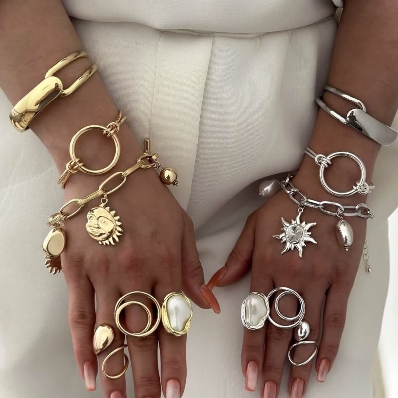 European and American cross-border ins light luxury fashion bracelet versatile commuting simple design niche bracelet
