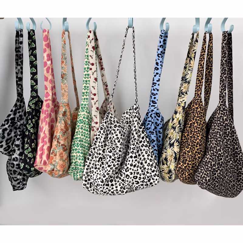 Fashionable small leopard slanted bag with zipper, large-capacity one-shoulder shopping bag, fashionable canvas bag for women