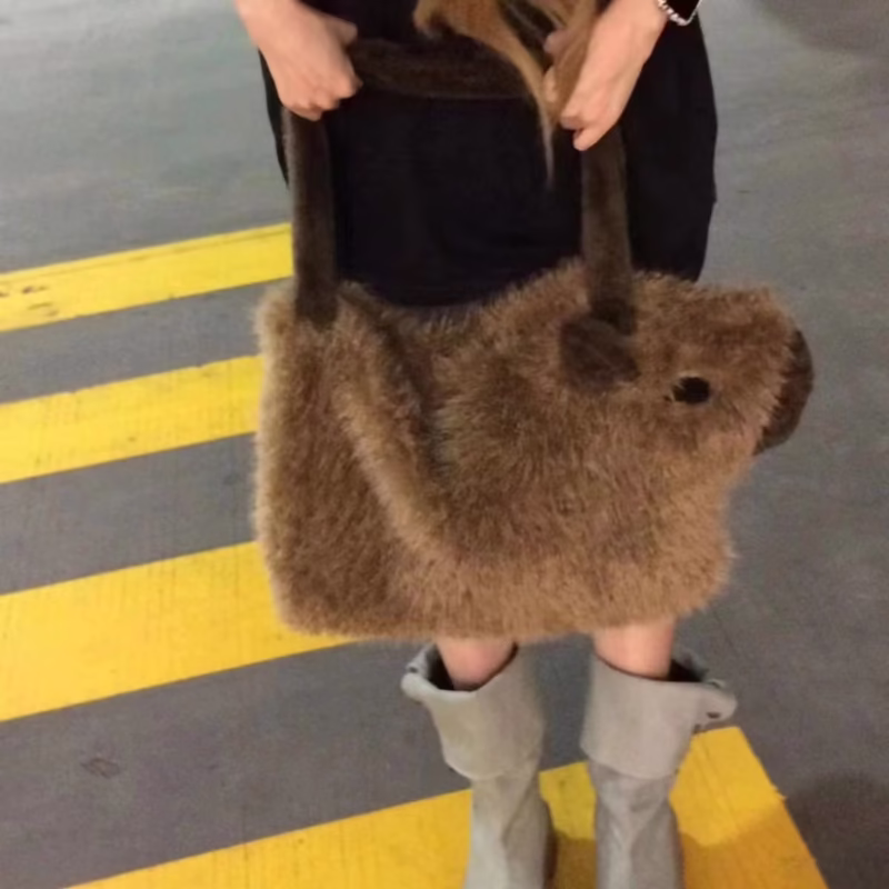 Winter cute plush capybara bag women's large-capacity fur bag 2023 new commuting shoulder bag tote bag - Image 4